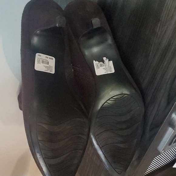 Lane Bryant Strech Suede Kitten Heel boots Castle Wall size 9W - Picture 8 of 10